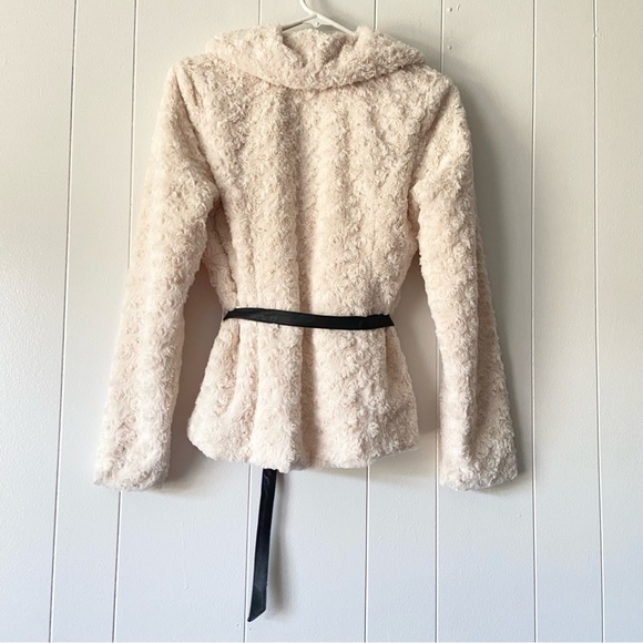 RB Couture cream rose patterned plush jacket with faux leather belt, small - Picture 4 of 4